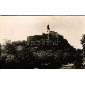 Nyitra, Nitra ; Püspöki vár és székesegyház északról nézve / château de l'évêque et cathédrale du nord. Foto Doborota...