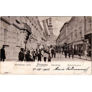 1902 Pozsony, Pressburg, Bratislava ; Mihálykapu utca, üzletek, címeres magyar zászló / Michaelerthorgasse / rue...