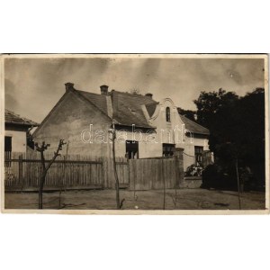 1925 Udvard, Dvory nad Žitavou; ház az utcáról nézve / street, house. foto (vágott / cut)
