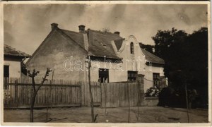1925 Udvard, Dvory nad Žitavou; ház az utcáról nézve / street, house. foto (vágott / cut)