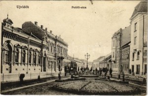 Újvidék, Novi Sad ; Petőfi utca, villamos. J. Hohlfeld kiadása / vue de la rue, tram (fl)