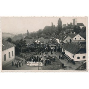 1941 Perestó, Pertoce, Pertoca ; emlékül a bevonulásról, díszkapu / entrée des troupes hongroises, porte décorée...