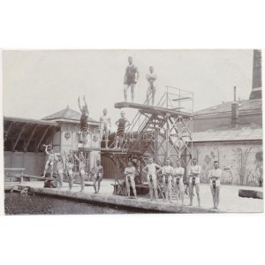 1912 Wiedeń, Wiedeń, Bécs; Męska drużyna pływacka na basenie. Zdjęcie Franz Prohaska (EK)