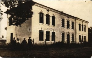 1915 Medyka, Medyce; Szkola / scuola. foto (taglio)