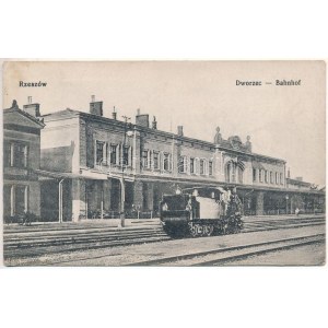 Rzeszów, Dworzec / Bahnhof / vasútállomás / nádraží, motorový vlak, lokomotiva (EK)