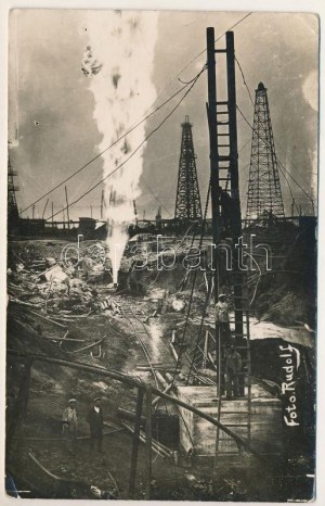 Moreni, feu de pétrole dans le champ pétrolifère, puits de pétrole. Foto Rudolf photo (EK)