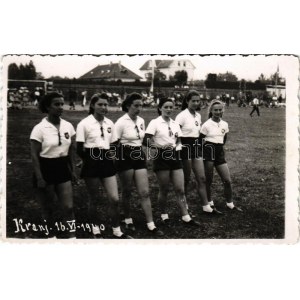 1940 Kranj, Krainburg; sport, dziewczyny grające w piłkę nożną (?). zdjęcie