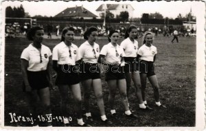 1940 Kranj, Krainburg; sport, dziewczyny grające w piłkę nożną (?). zdjęcie