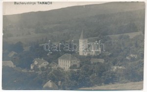 Veliko Tinje, Tainach (Pohorje, Bachergebirge); Gesamtansicht mit Pfarrkirche. Foto