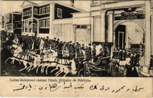 Constantinople, Istanbul; Sultan Mohmoud visitant l'école Militaire de Médicine / Mekteb-i tibiyye ...