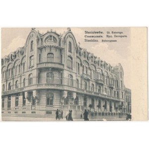 Ivano-Frankivsk, Stanislawów, Stanislau; Ul. Batorego / Batorygasse / pohľad z ulice (povrchové poškodenie)