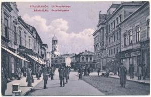 1914 Ivano-Frankivsk, Stanislawów, Stanislau; Ul. Karpinskiego / Karpinskigasse / pohľad z ulice, obchody Feldmann...