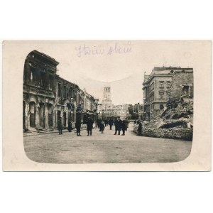 1918 Iwano-Frankiwsk, Stanislawów, Stanislau; militärische Zerstörungen des Ersten Weltkriegs, Ruinen von Gebäuden. photot (fl...