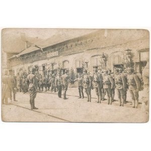 Krasne, Krasne-Busk (Lviv, Lwów, Lemberg); vasútállomás osztrák-magyar katonákkal / WWI K.u.K. military...