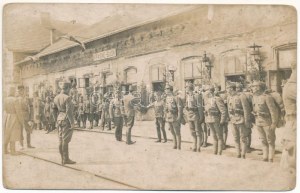 Krasne, Krasne-Busk (Lviv, Lwów, Lemberg) ; vasútállomás osztrák-magyar katonákkal / WWI K.u.K. military...