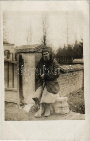 1917 Pidhirtsi, Podhorce; pénzbeszedő, első világháborús koldus / Mendicante della prima guerra mondiale. foto (EK)