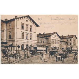 1915 Stryi, Stryj, Strij; Dworzec kolejowy / Bahnhof / railway station, Montage mit Straßenbahn, Autos und Fahrrädern (EK...