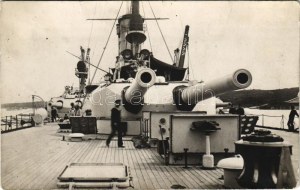 SMS Radetzky az Osztrák-Magyar Haditengerészet Radetzky-osztályú csatahajó hátsó része az ágyúkkal / K.u.K..