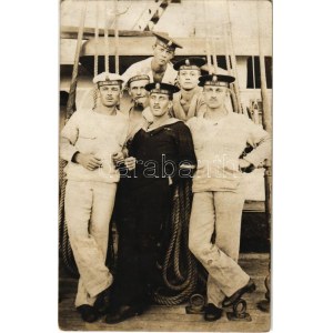 1916 SMS Viribus Unitis az Osztrák-Magyar Haditengerészet Tegetthoff-osztályú csatahajó matrózai a fedélzeten / K.u.K...