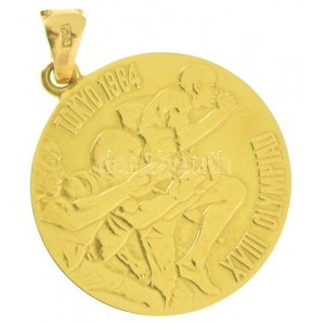 Japonia 1964. XVIII. Nyári Olimpia - Tokió kétoldalas, jelzett Au díjérem tokban (7,56g/0.750/22,5mm). Az 1964...