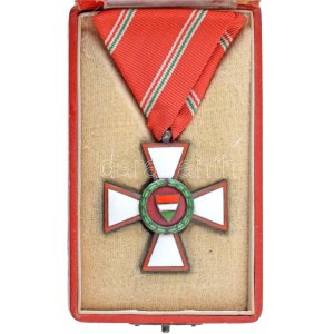 1947. Magyar Köztársasági Érdemrend kiskeresztje, polgári tagozat zománcozott kitüntetés mellszalagon, eredeti...