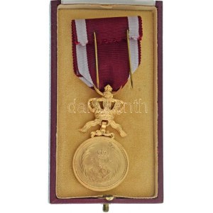 Belgie ~1900. A Koronarend Bátorsági Medálja, I. osztály aranyozott kitüntetés eredeti mellszalaggal...