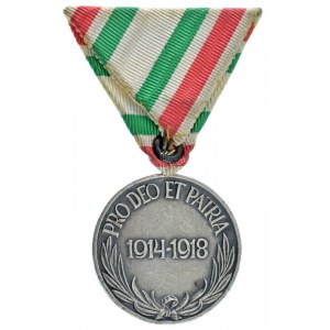 1929. Magyar Háborús Emlékérem kardokkal, sisakkal ezüstözött bronz kitüntetés eredeti mellszalagon, fémjellel T...