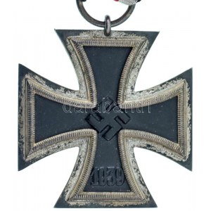 Német Harmadik. Birodalom 1939. II. Osztályú Vaskereszt kitüntetés, eredeti szalagon, karikán 60 gyártói jelzéssel ...