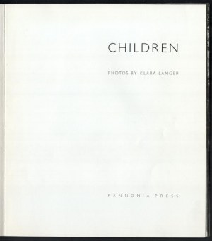 Langer, Klára: Kinder. Fotos von - -. Szász Imre előszavával. Ungarisches Panorama. Bp., 1963, Athenaeum, 46 S. Fekete...