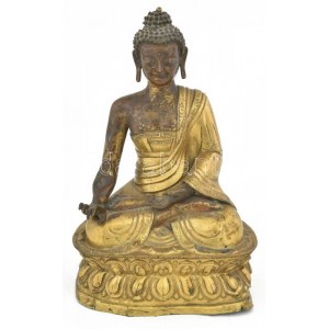 Budha Sákjamuni. Tibet, 19. sz vége, aranyozott rézlemez, sérült, hiányos, m: 26 cm