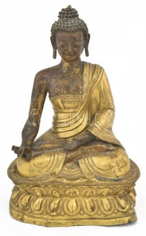 Sákjamuni Buddha. Tibet, 19. sz vége, aranyozott rézlemez, sérült, hiányos, m: 26 cm
