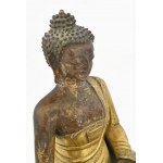 Budha Sákjamuni. Tibet, 19. sz vége, aranyozott rézlemez, sérült, hiányos, m: 26 cm