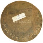 Maurer Dóra (1937-): Kánikula. Bronz kisplasztika,1958, jelzéssel, hátoldalán címkével, hibátlan, d: 11,5 cm...