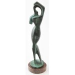 Aleksander Archipenko (1887 - 1964): Fésülködő nő. Patinázott bronz, 1915-ös eredeti datálással, vélhetően későbbi öntés...