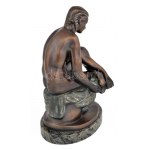 Kisfaludi Strobl Zsigmond (1884-1975): Fürdőző nő. Patinázott bronz, márvány talapzaton. Jelzett, 1...