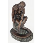 Kisfaludi Strobl Zsigmond (1884-1975) : Fürdőző nő. Patinázott bronz, márvány talapzaton. Jelzett, 1...