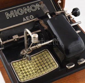 cca 1923 AEG Mignon tipusú mutatópálcás írógép magyar betűkkel. Az írógép-történelem rendkívül érdekes darabja...