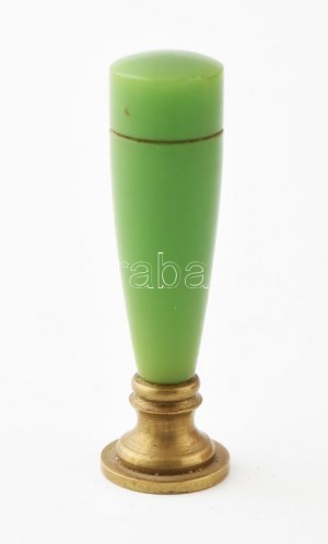 Pecsétnyomó zöld jáspis nyéllel, vésett kő nélkül XIX. sz. 6 cm / Fabricant de sceaux.