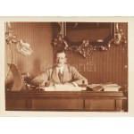 ca. 1912 Verneda Emil (Emilio de Verneda) a fiume magyar kormányzóság minisztériumi titkára fotója irodájában...