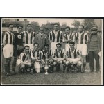 cca 1920-1935 Kovács Fuxi János, a Ferencváros (Fradi, FTC) labdarúgó-csapata gyúrója, erőnléti edzőjének fotó...
