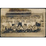 ca. 1920-1935 Kovács Fuxi János, ein Ferencváros (Fradi, FTC) labdarúgó-csapata gyúrója, erőnléti edzőjének fotó...