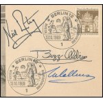 Neil Armstrong (1930-2012), Michael Collins (1930- ), Buzz Aldrin (1930- ) amerikai űrhajósok aláírásai emlékborítékon ...