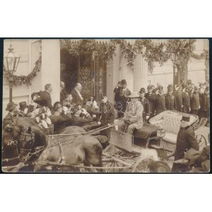 cca 1912 I. Ferenc József császár fogadtatása Fiumében, fotó, hátoldalon felirattal, 9×14 cm