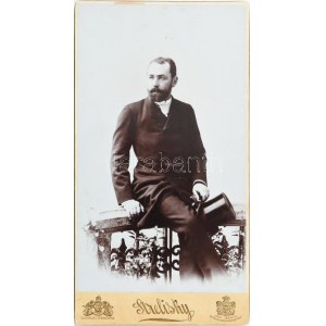 Váradi Antal (1854-1923) a été doktor, drámaíró, a Kisfaludy Társaság tagja és a Petőfi Társaság főtitkára....