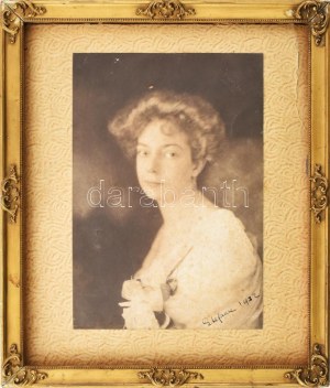 1922 gróf Üchtritz Amédé felesége báró Bánhidy Stefánia írónő a bősi kastélyban 15x23 cm autográf aláírással...