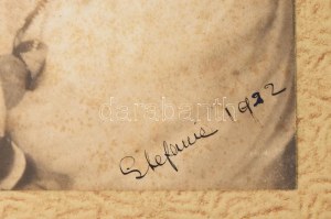 1922 gróf Üchtritz Amédé felesége báró Bánhidy Stefánia írónő a bősi kastélyban 15x23 cm autográf aláírással...