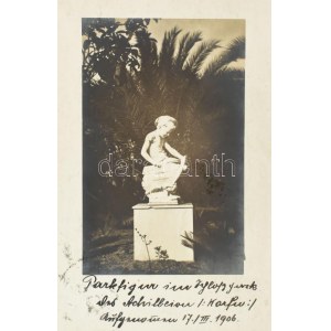 1906 Erzsébet királyné Achilleion Palace palotájának kertje Korfun. A palotát ő építette, majd halála után II...