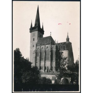 ca. 1939 Csütörtökhely (Felvidék), Szent László-templom, hátoldalon feliratozott fotó, kissé foltos, 22,5×16...