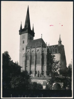 cca 1939 Csütörtökhely (Felvidék), Szent László-templom, hátoldalon feliratozott fotó, kissé foltos, 22,5×16...