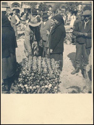 ca. 1940 Marosvásárhely, piaci felvételek, életképek, Székelyudarhelyre tartó busz (mögötte 